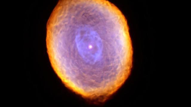 Впервые зафиксировано «ускоренное старение» умирающей звезды