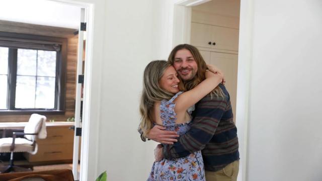 Женщина зарабатывает по 2,5 миллиона рублей, придумывая имена детям: кто ей платит деньги?