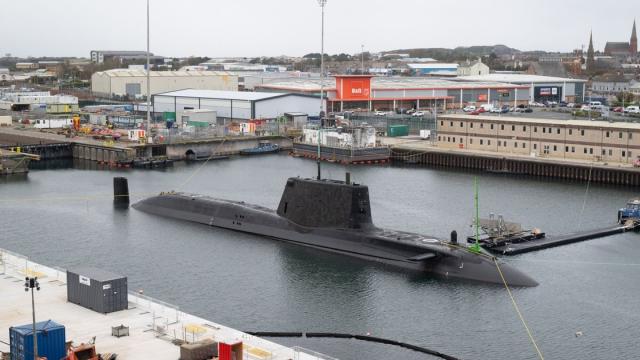 Массовый сбой Telegram и WhatsApp в России, новая британская подлодка Agamemnon и другие новости дня