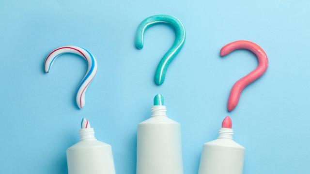 Почему зубная паста пенится и зачем это нужно на самом деле?