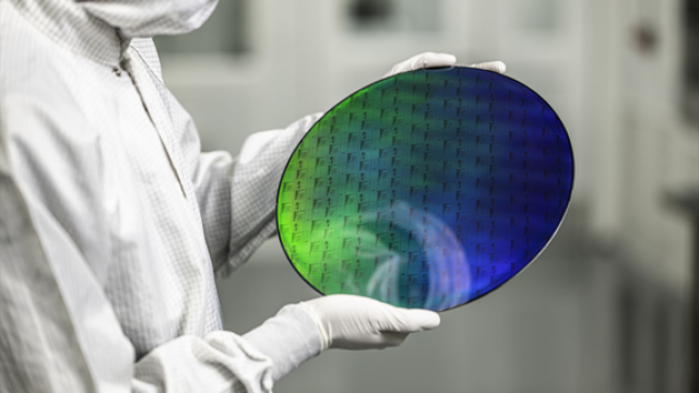 ГК «Элемент» хочет создать фабрику кремниевой фотоники к концу 2027 года