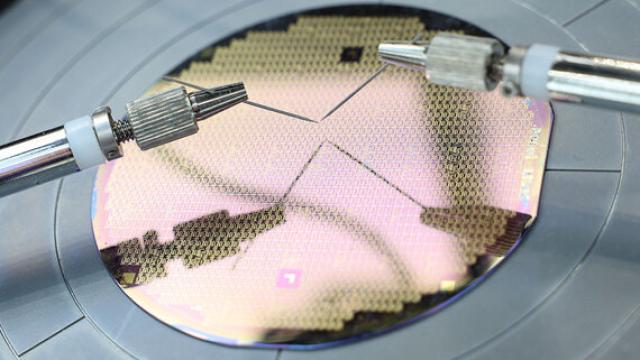 Минпромторг выделит 3 млрд рублей на оборудование для микроэлектроники