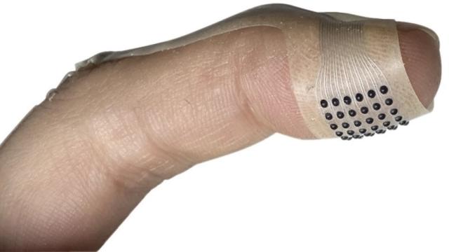 Новый специальный пластырь будет передавать тактильные ощущения от экрана