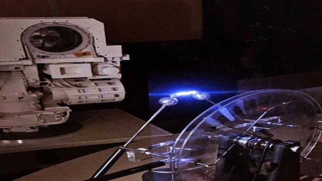 Оказалось, атмосфера Марса искрится