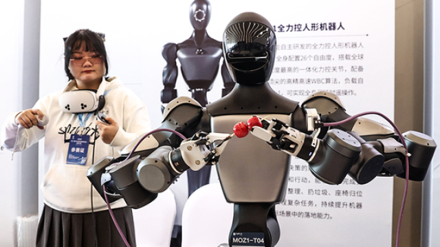 Больше половины промышленных компаний в России покупает китайских роботов