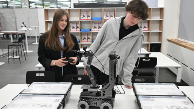 В России запретят учиться с иностранными роботами