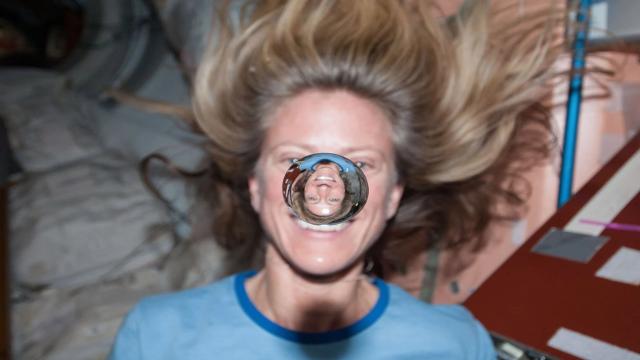 Почему космонавты стараются не плакать на МКС