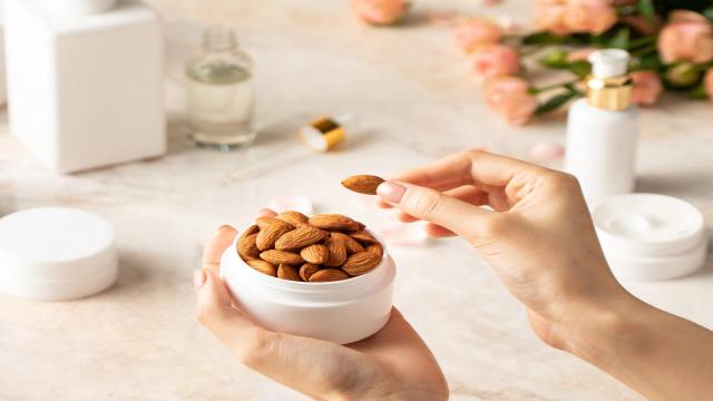 Учёные выяснили, какой орех реально уменьшает морщины и пигментацию