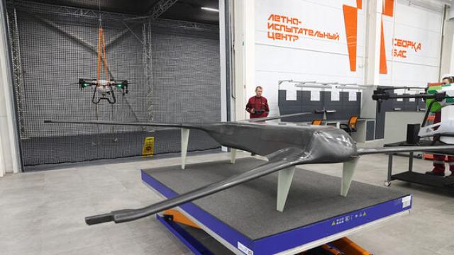 Путин поручил расширить производство гражданских дронов и открыть им небо