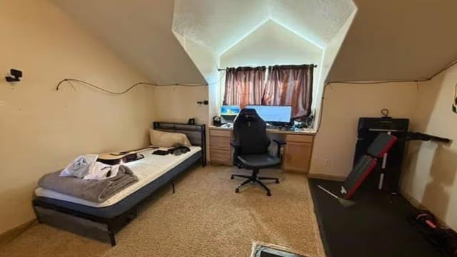 Мужчина заперся в своей комнате на год, чтобы стать здоровее