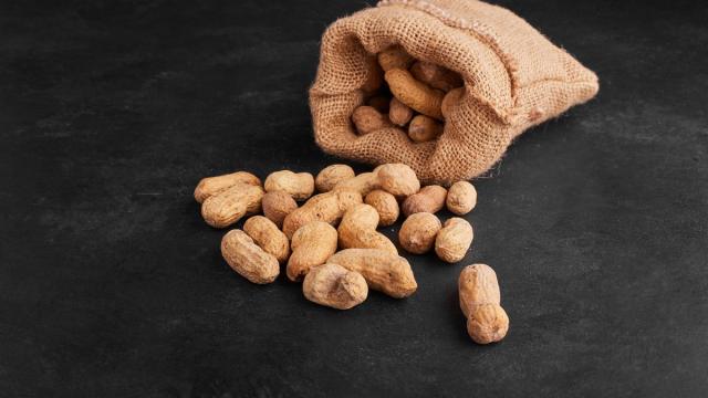 Ученые научились добывать графен из ореховой шелухи, кофейной гущи и банановых шкурок