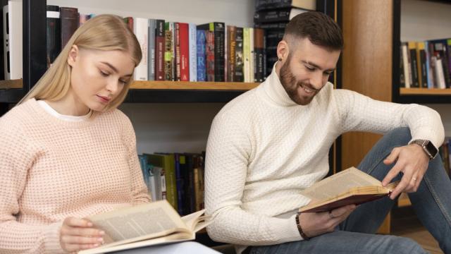 Что такое сапиосексуальность? Ученые раскрыли причины влечения к уму