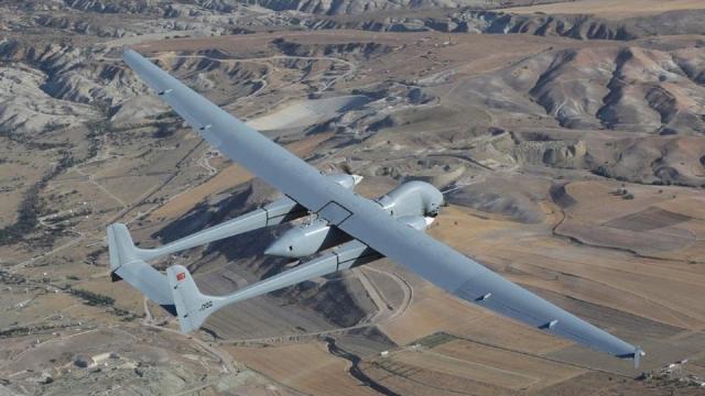 Turkish Aerospace представила боевой дрон AKSUNGUR с двумя беспилотниками на борту
