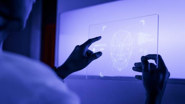 «Бред суперзлодея»: в сети обсуждают манифест ИИ-компании Palantir