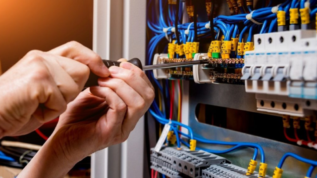 В Казани пройдет второй полуфинал Чемпионата электриков IEK