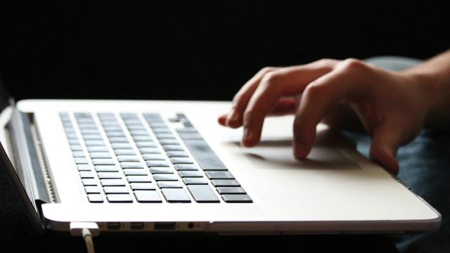 Почему ИИ-сервис Claude массово блокирует россиян: ответ эксперта
