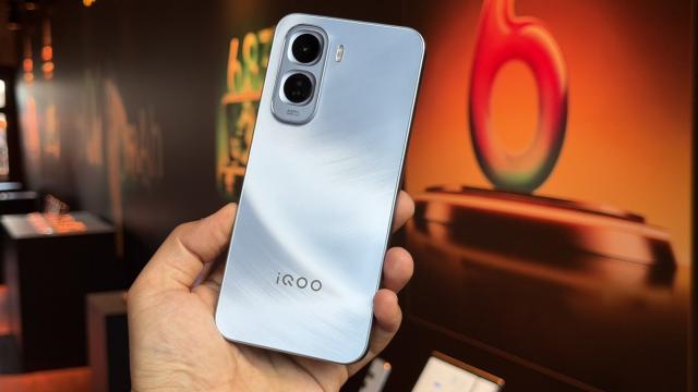 В России представлен iQOO Z11 — первый субфлагман бренда с батареей 9020 мАч