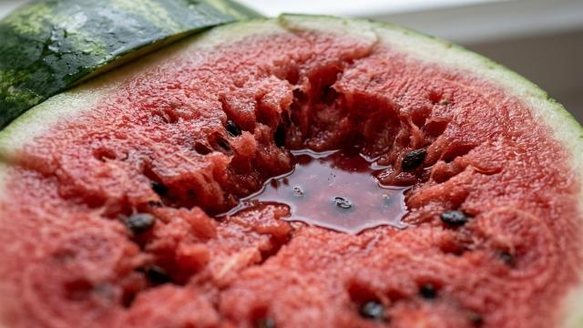 Почему арбуз бывает безвкусным и водянистым, хотя выглядит спелым