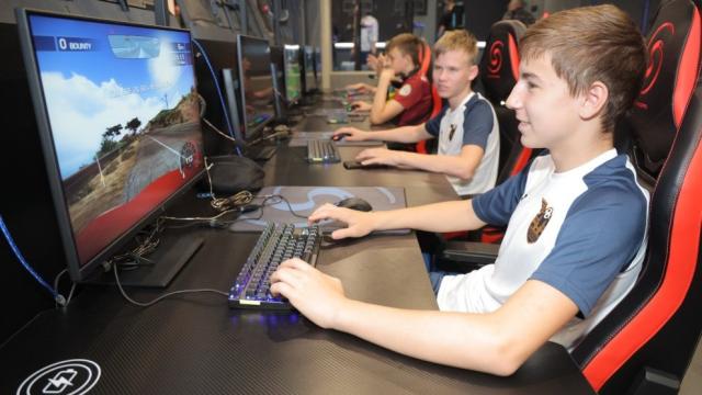 Исследование: спрос на уроки по Counter-Strike вырос в 2,3 раза за год