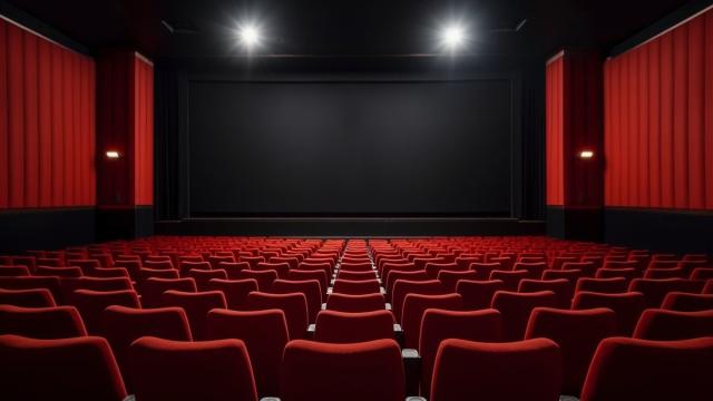 Почему кресла в кинозалах красные: ответ в физиологии наших глаз
