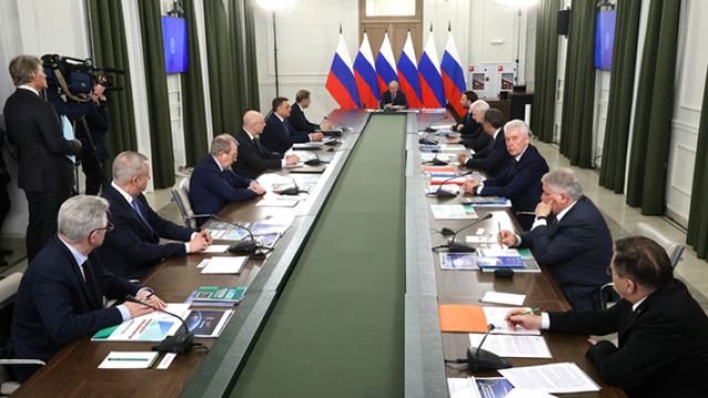 Владимир Путин провел совещание по развитию космической отрасли
