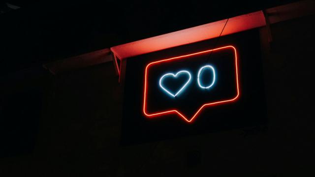 Лайк — не измена: ревность партнера к соцсетям выдает неуверенность в себе