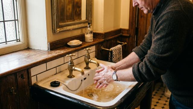 Почему в Британии два крана для воды, а в России только один