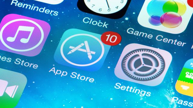 Минцифры планирует обязать Apple загружать сторонние приложения в России
