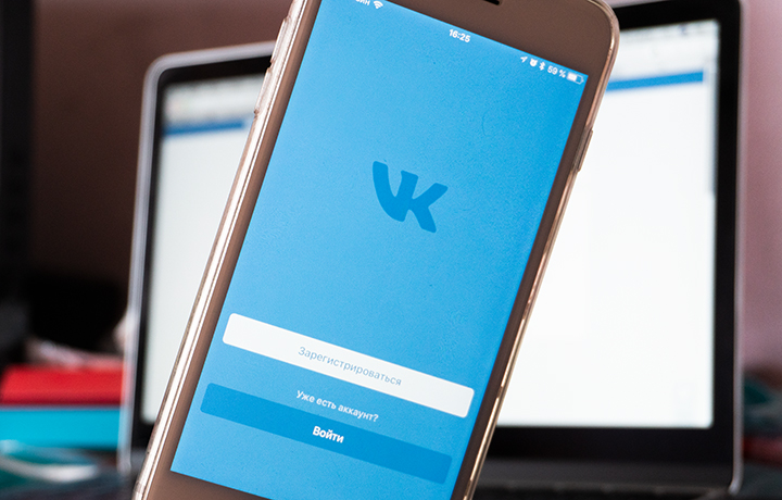 VK реклама добавила в рекламный кабинет нейросеть для улучшения качества изображений