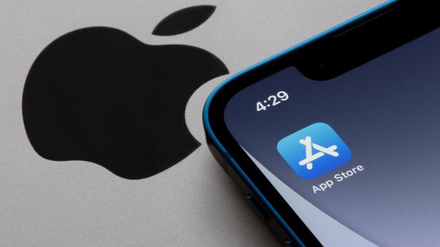 В 2023 году россияне сократили траты в App Store на 19%