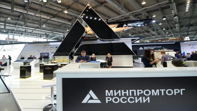 Власти планируют обеспечить отечественных производителей преимуществом перед зарубежными поставщиками в офлайне и на маркетплейсах