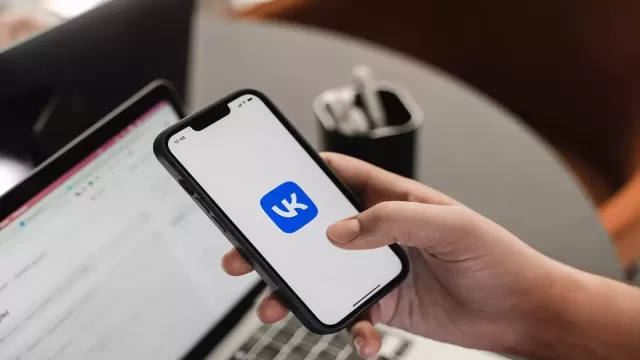 Женщины более общительны в групповых чатах чем мужчины