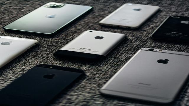 Роскачество оценило возможность превращения iPhone в «кирпич» в России