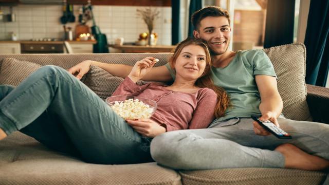 Россияне стали тратить больше времени на просмотр фильмов и сериалов