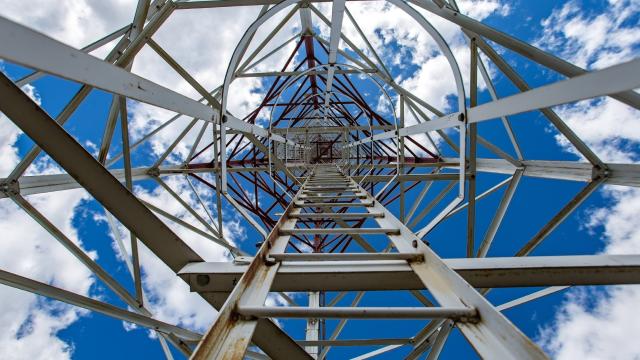 В Крыму планируют запустить нового оператора связи