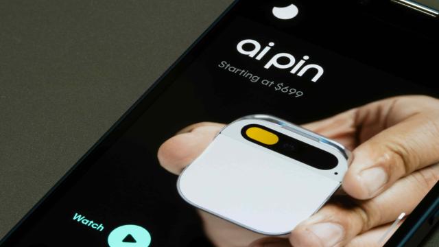 Разработчик нательного гаджета AI Pin изучает возможность продажи компании — Bloomberg