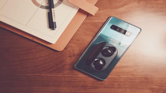 Samsung будет изымать некоторые детали смартфонов при ремонте
