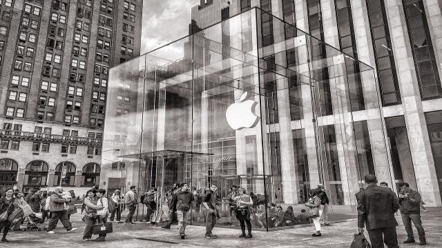 В сети опубликовали постер-приглашение с датой презентации iPhone 16