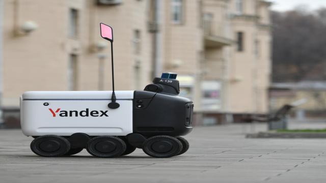 Заказы из «Пятерочки» и «Перекрестка» будут доставлять роботы-курьеры «Яндекса»