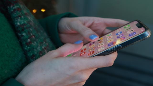 В VK Знакомствах пользователи смогут найти анкеты людей из своего ВУЗа
