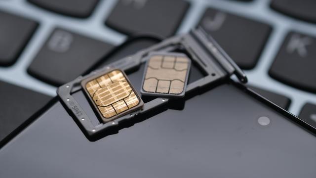 Операторы попросили отложить вступление в силу новых правил продажи сим-карт иностранцам