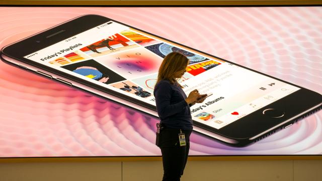 Образ iPhone в российской рекламе потерял популярность
