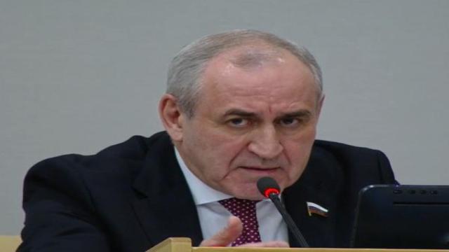 Хоть и взрослый, но все еще ребенок. Госдума хочет уберечь подростков от цифрового мошенничества