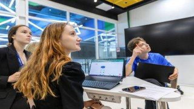 «Газпром нефть» поддержала студенческие технологические стартапы на TNF