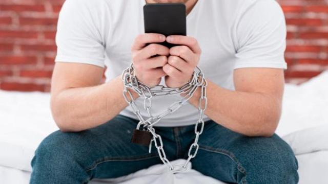 Правоохранители поймали мошенников, которые использовали SIM-боксы