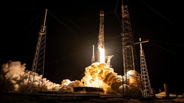 SpaceX запустила спутники для прямой связи со смартфонами