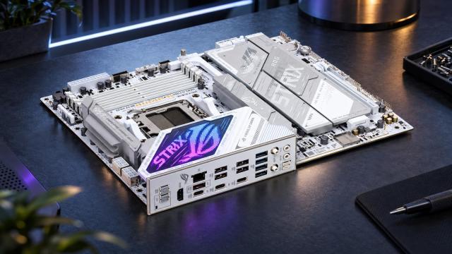 Материнская плата Asus ROG Strix B760-I Gaming WiFi имеет 13 портов USB