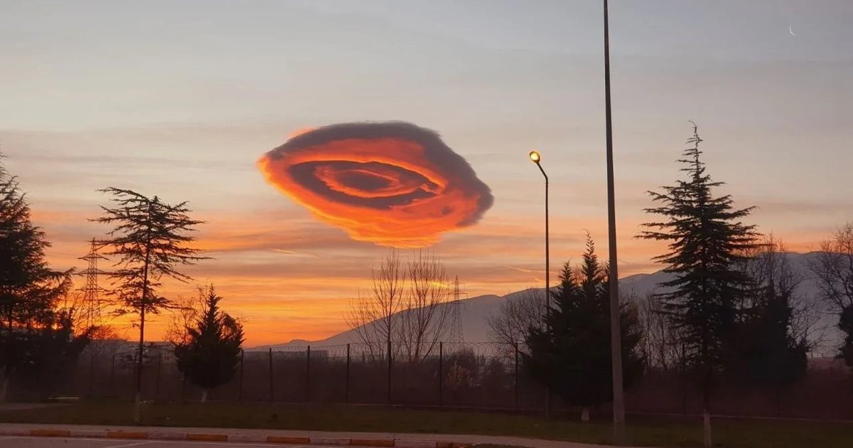 В небе Турции появился «инопланетный глаз»: что это
