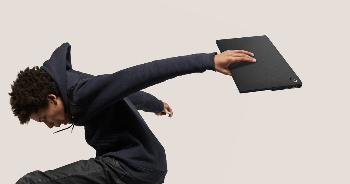 Представлен сверхлегкий ноутбук Fujitsu: он весит всего 689 г