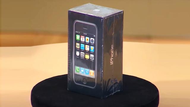Первая модель iPhone в нераспечатанной упаковке ушла с аукциона за умопомрачительную сумму
